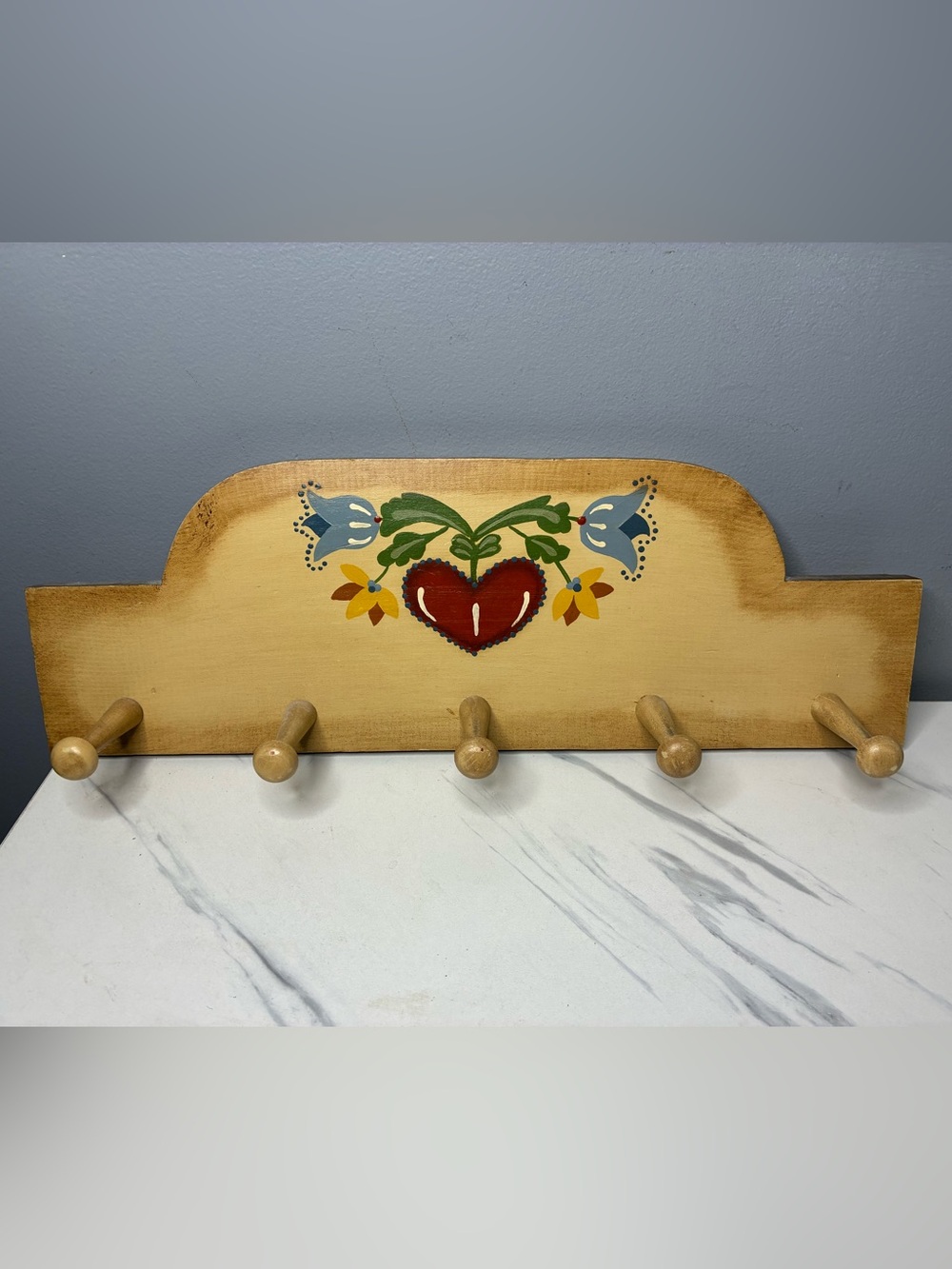 1982 Prairie Pastimes Folk Art Wooden 5 Peg Wall Coat Rack Heart Tulip Decor